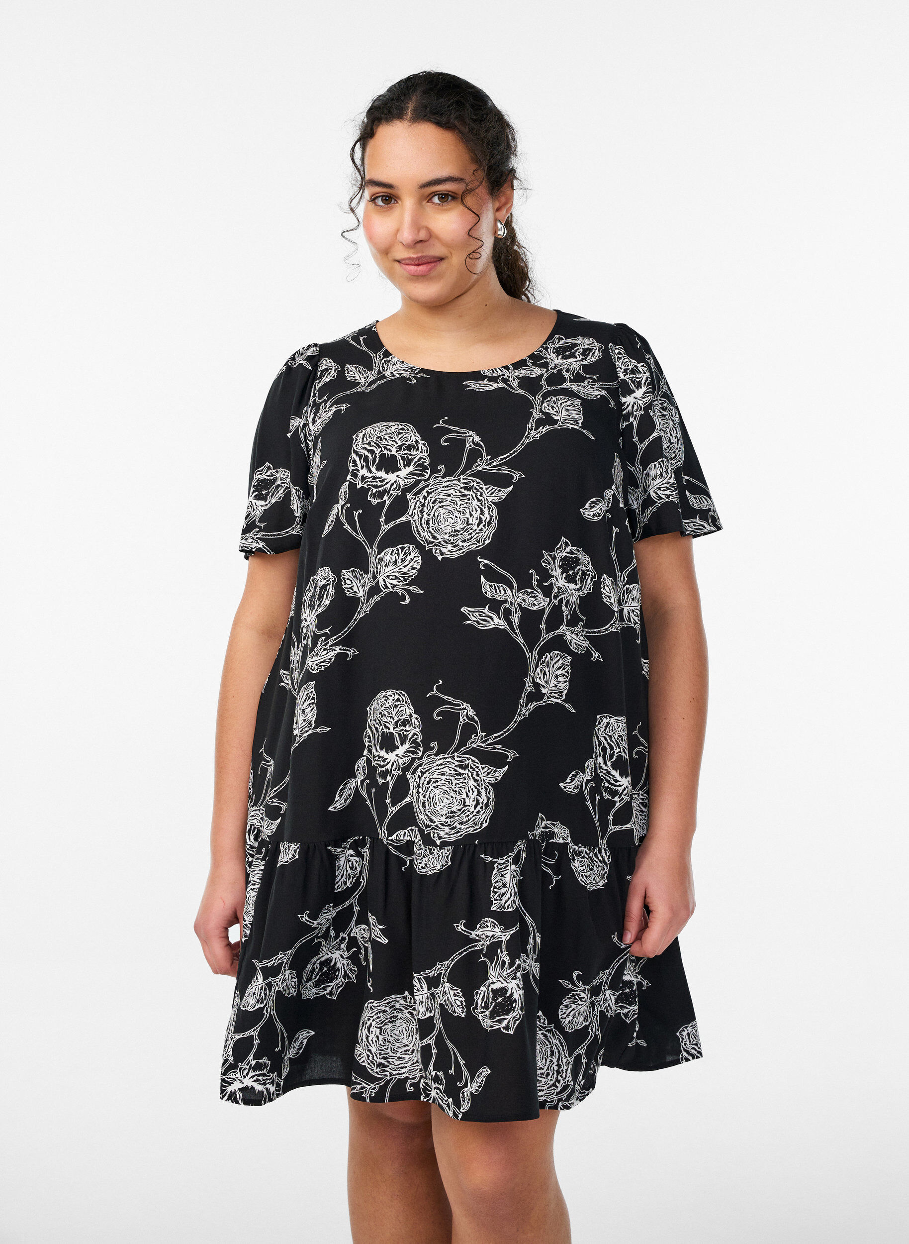 Viskoosimekko leikkauslinjalla, Musta, Model