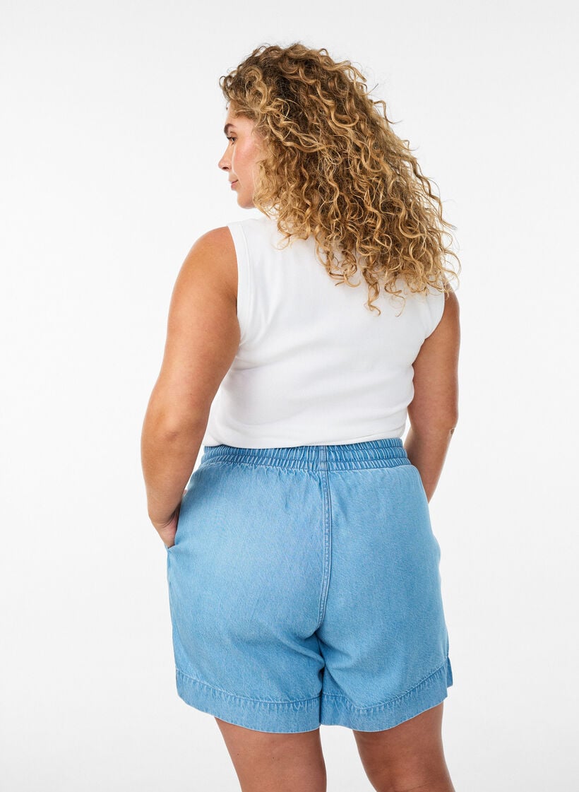 Farkkutyyliset shortsit joustavalla vy&ouml;t&auml;r&ouml;ll&auml; ja kiristysnauhalla, Sininen, Model image number 2
