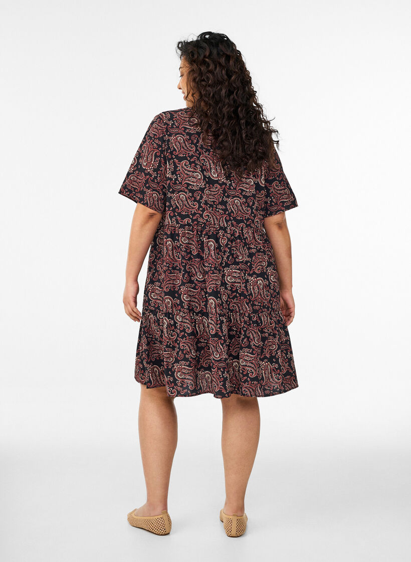 Lyhythihainen A-linjainen mekko, jossa on leikkauslinja, Musta, Model image number 2