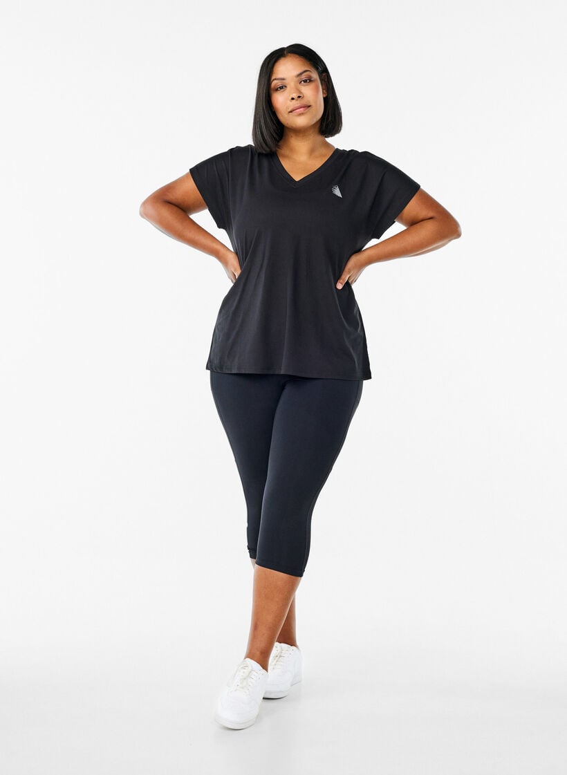 V&auml;lj&auml; treenipaita, jossa on V-p&auml;&auml;ntie, Musta, Model image number 1