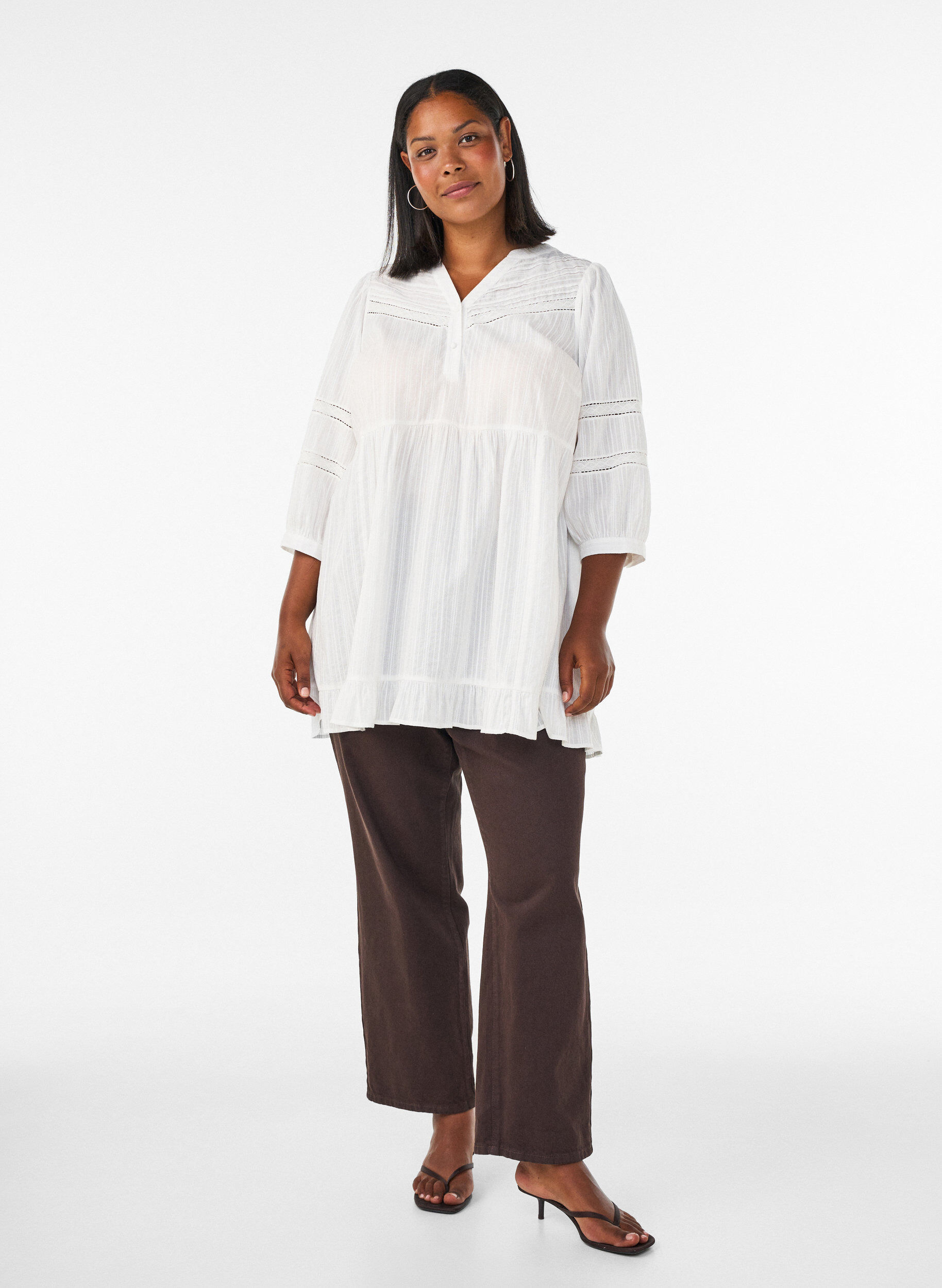 ZizziTunika reik&auml;kirjailulla ja 3/4-hihoilla, Vanilja, Model image number 1