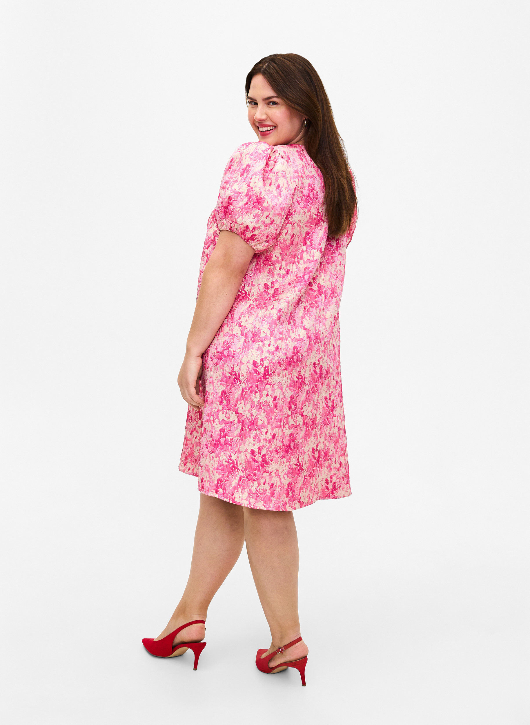 Zizzi Mekko, jossa on lyhyet puhvihihat, Chateau Rose AOP, Model image number 1