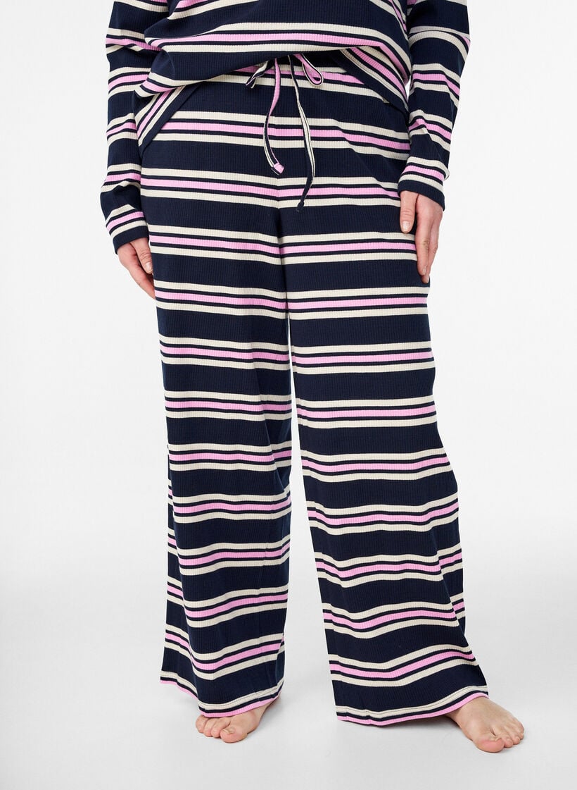 Raidalliset pyjamahousut leveill&auml; lahkeilla, Sininen, Model image number 3