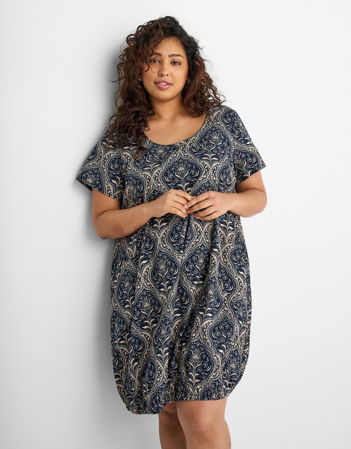 Beiget kes&auml;vaatteet