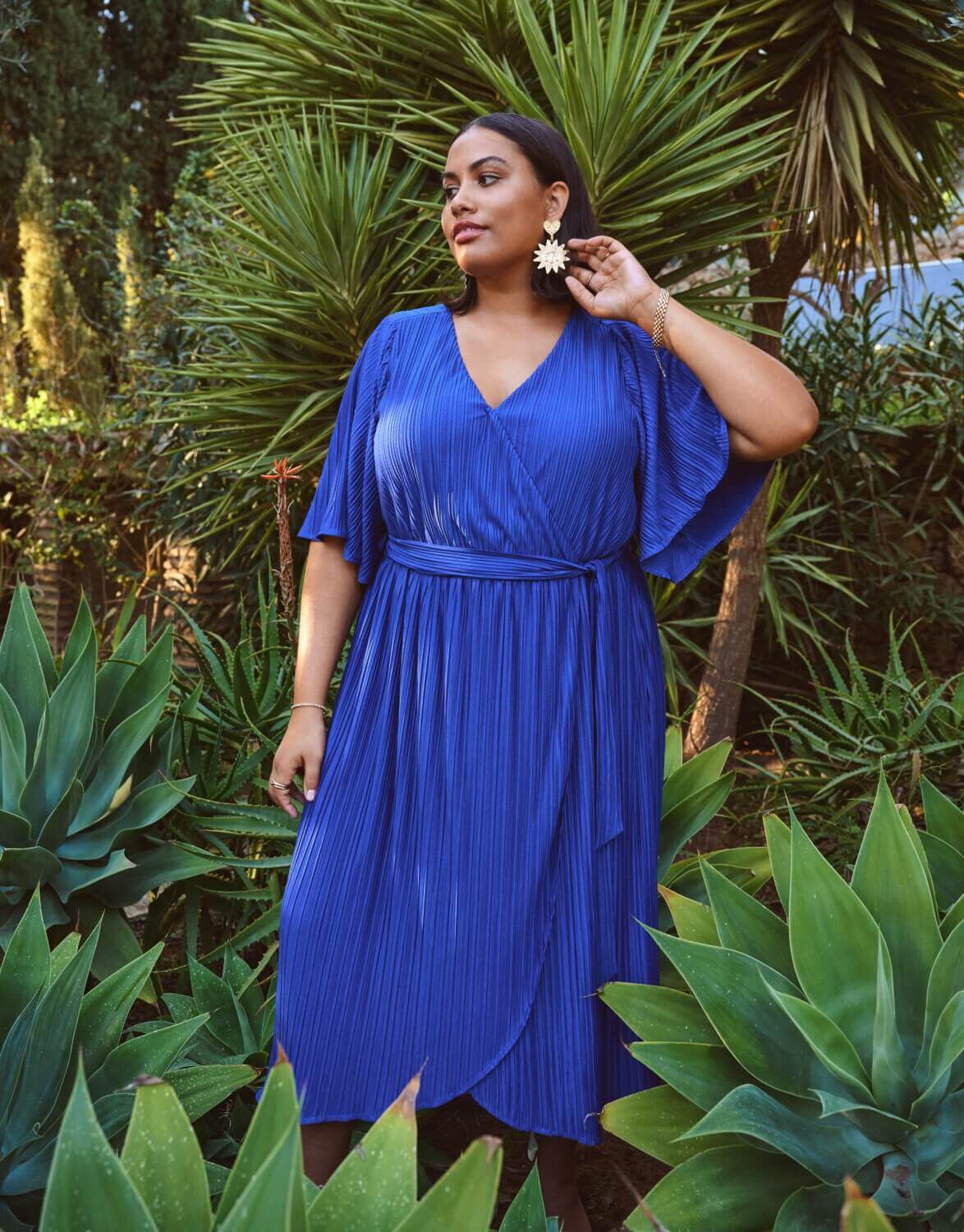 Siniset juhlamekot h&auml;ihin