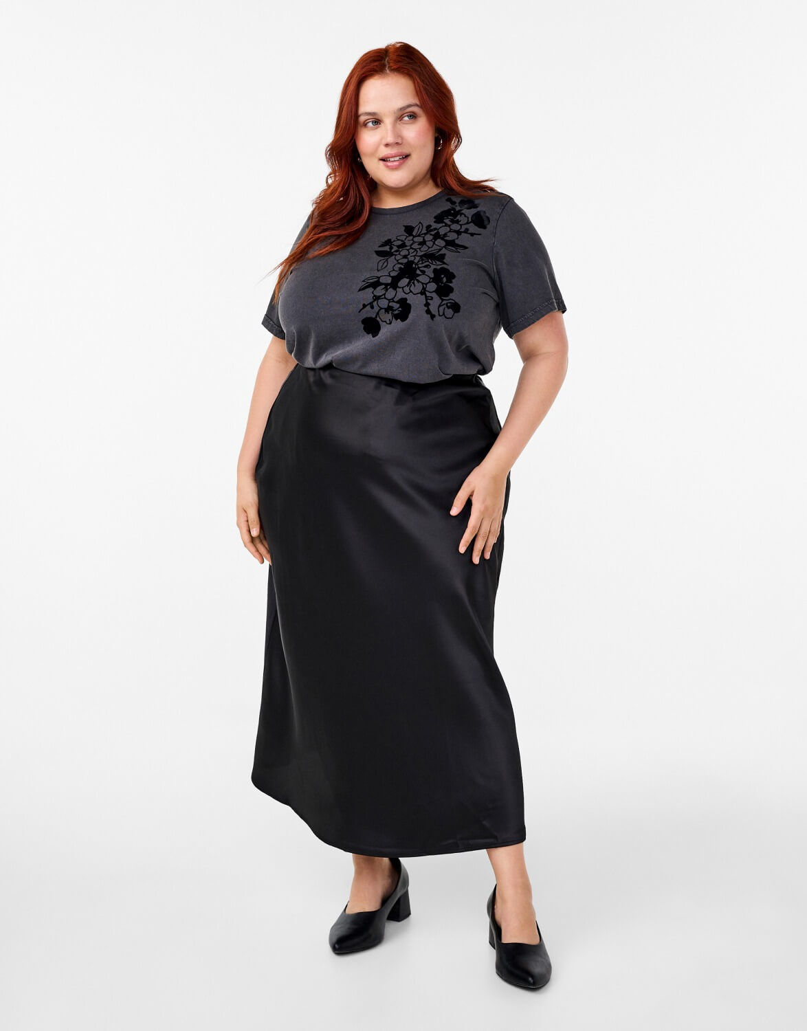 Mustat hameet kuminauhavy&ouml;t&auml;r&ouml;ll&auml;