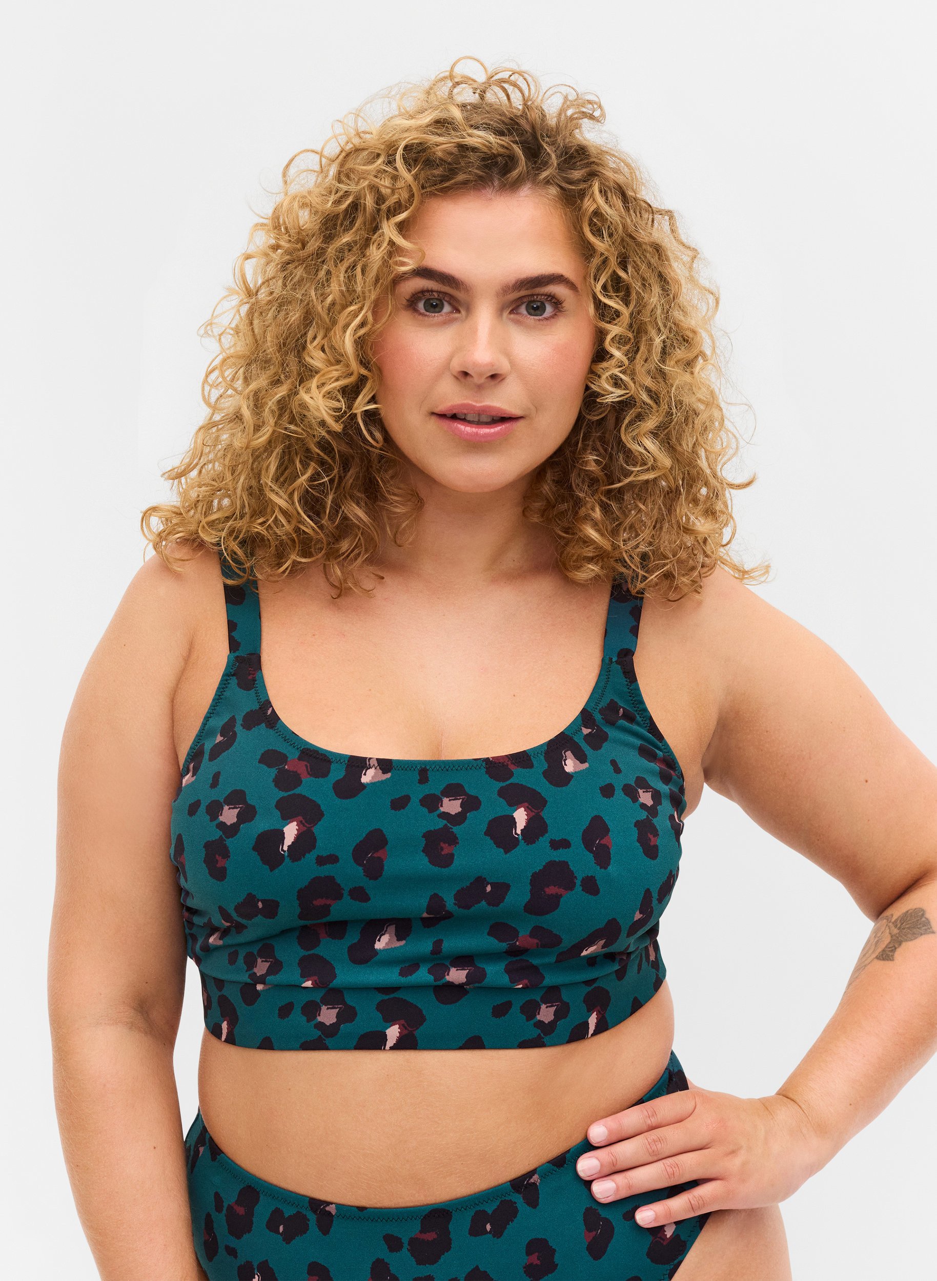 Bikiniyläosa säädettävillä olkaimilla, Teal Leopard, Model