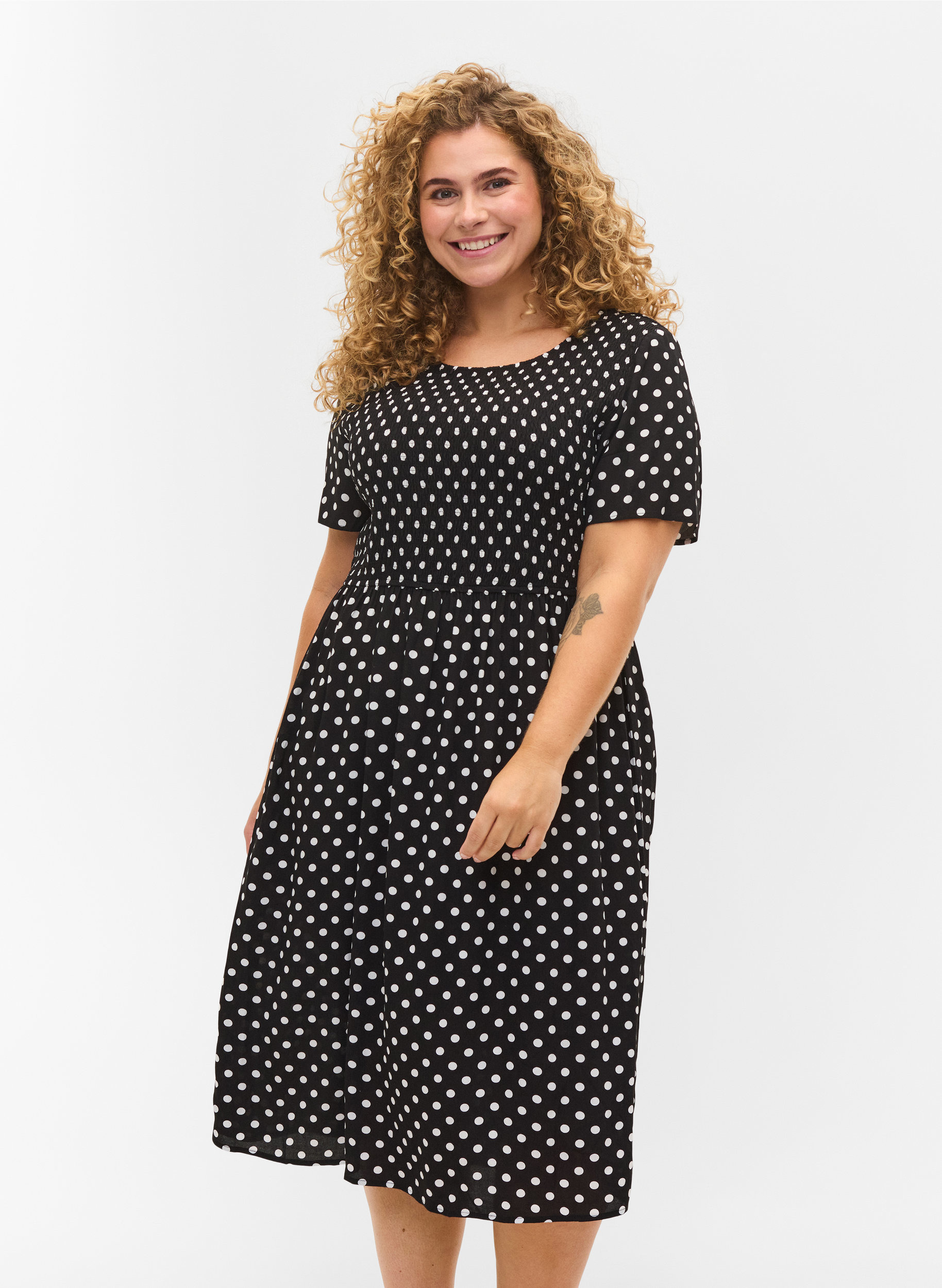 Viskoosimekko kuosilla ja smokkirypytyksellä, Black Dot, Model