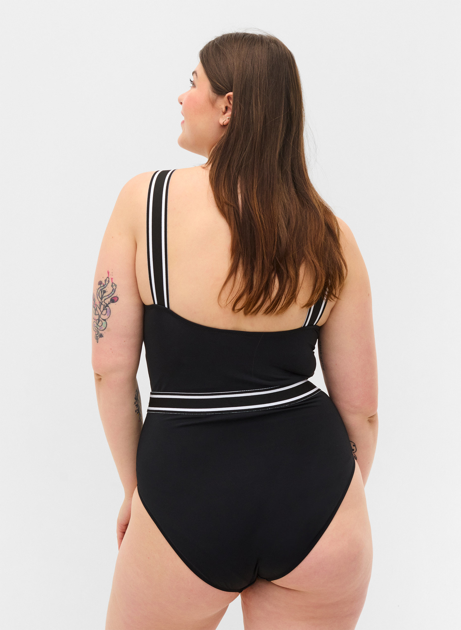 Uimapuku pyöreällä pääntiellä, Black, Model