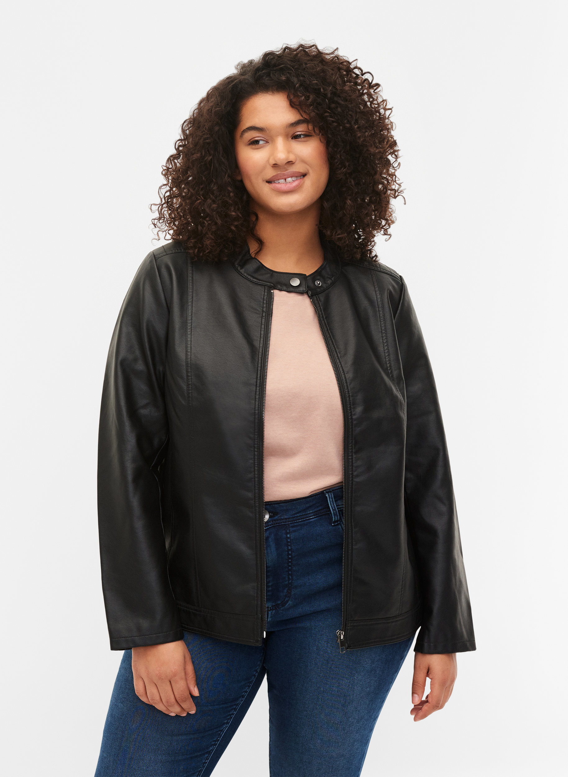 Keinonahkatakki taskuilla, Black, Model