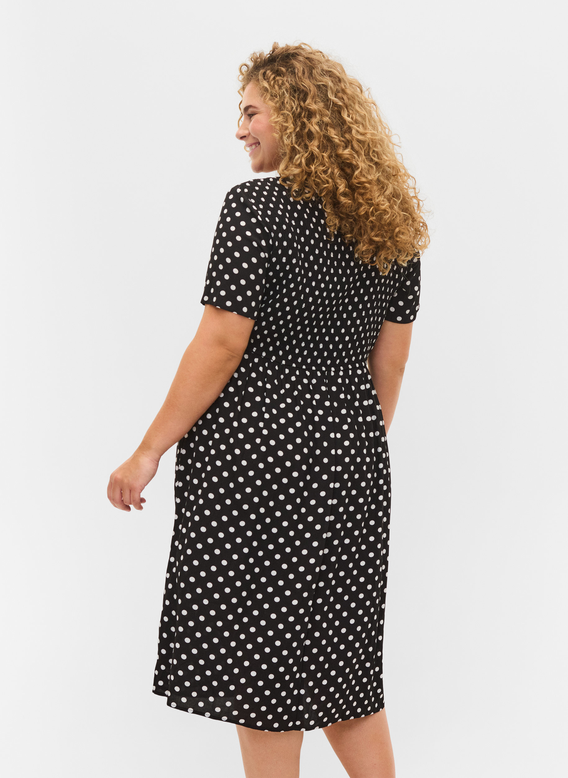 Viskoosimekko kuosilla ja smokkirypytyksellä, Black Dot, Model