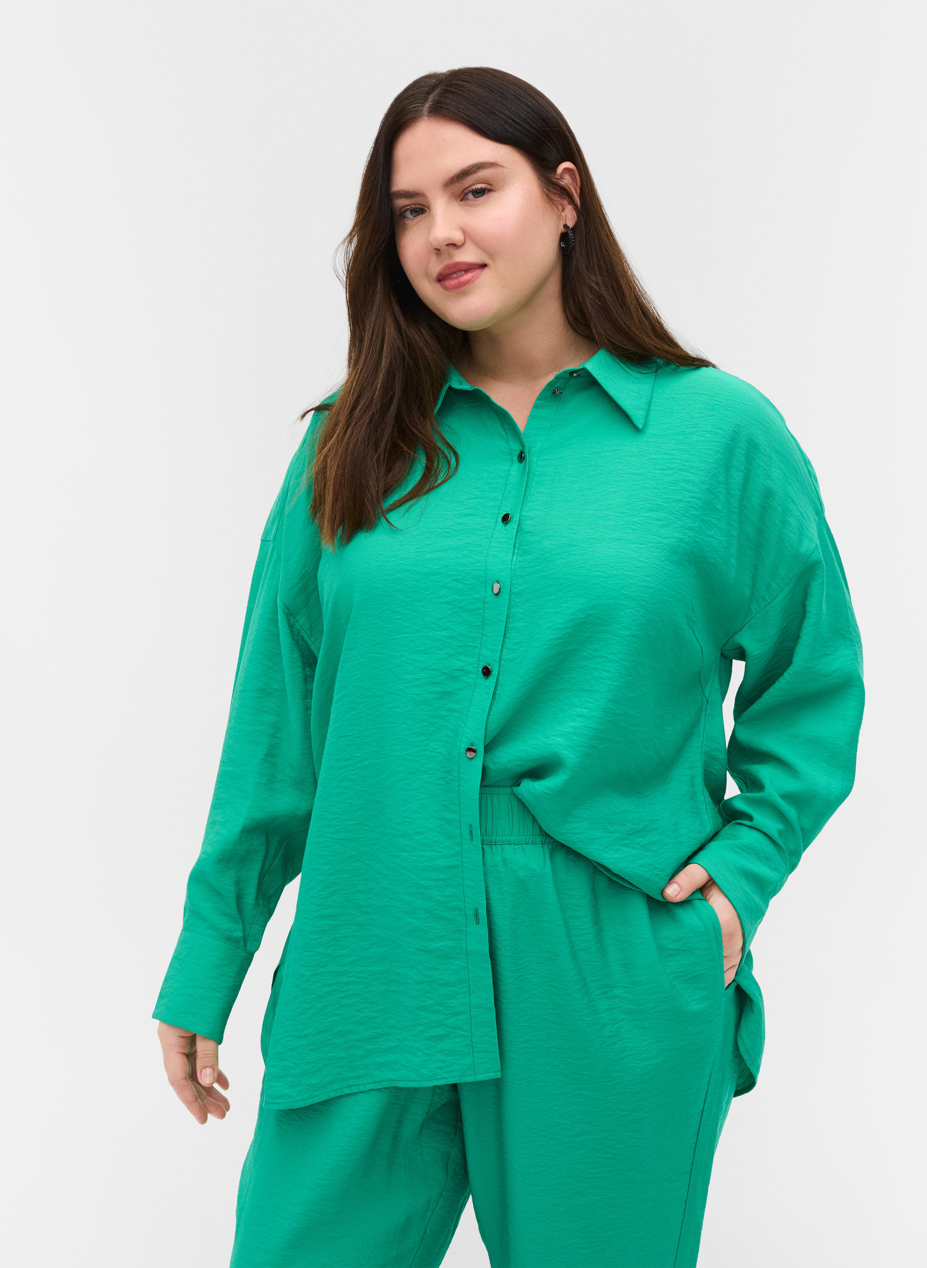 Pitkähihainen viskoosipaita, Mint, Model