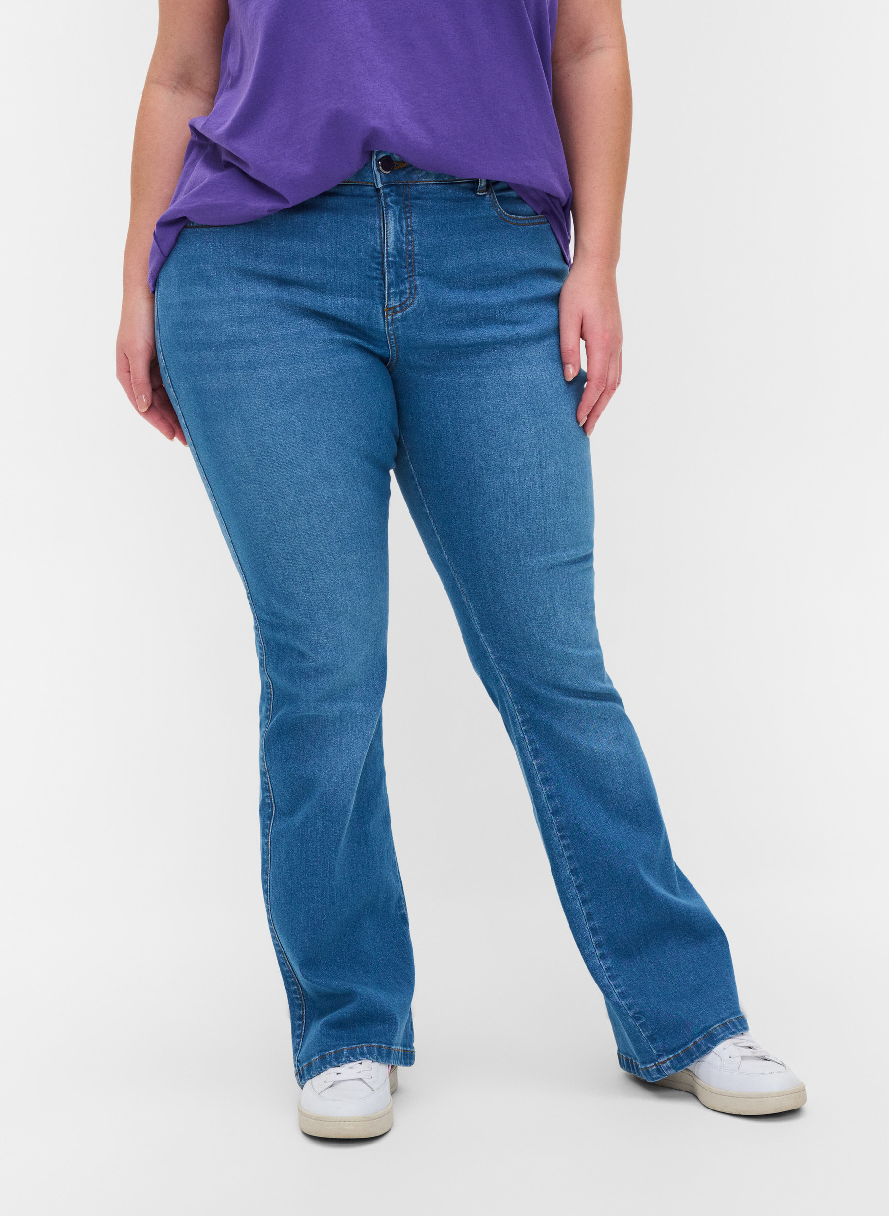 Korkeavyötäröiset Ellen bootcut-farkut, Light blue, Model image number 2