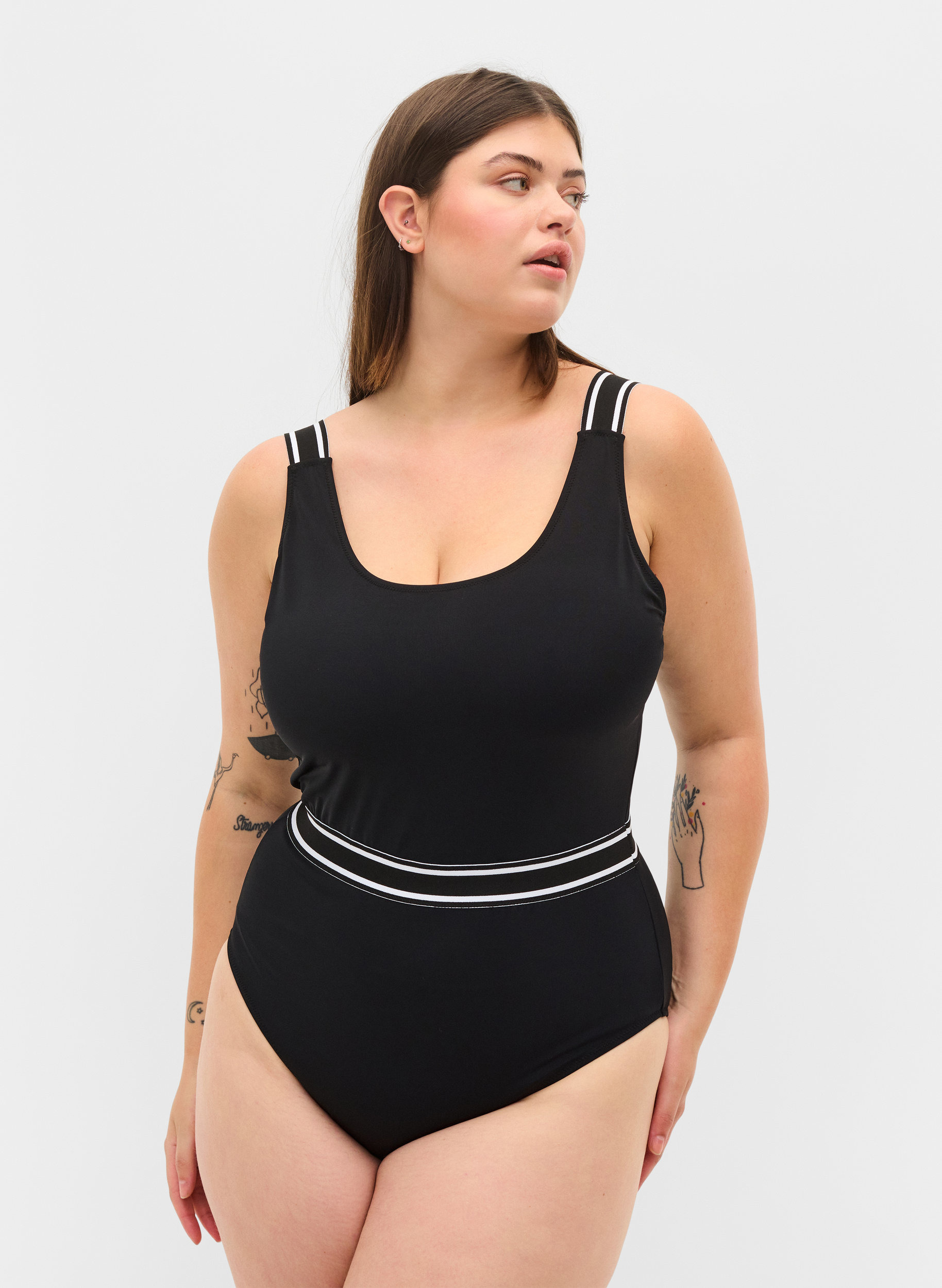 Uimapuku pyöreällä pääntiellä, Black, Model