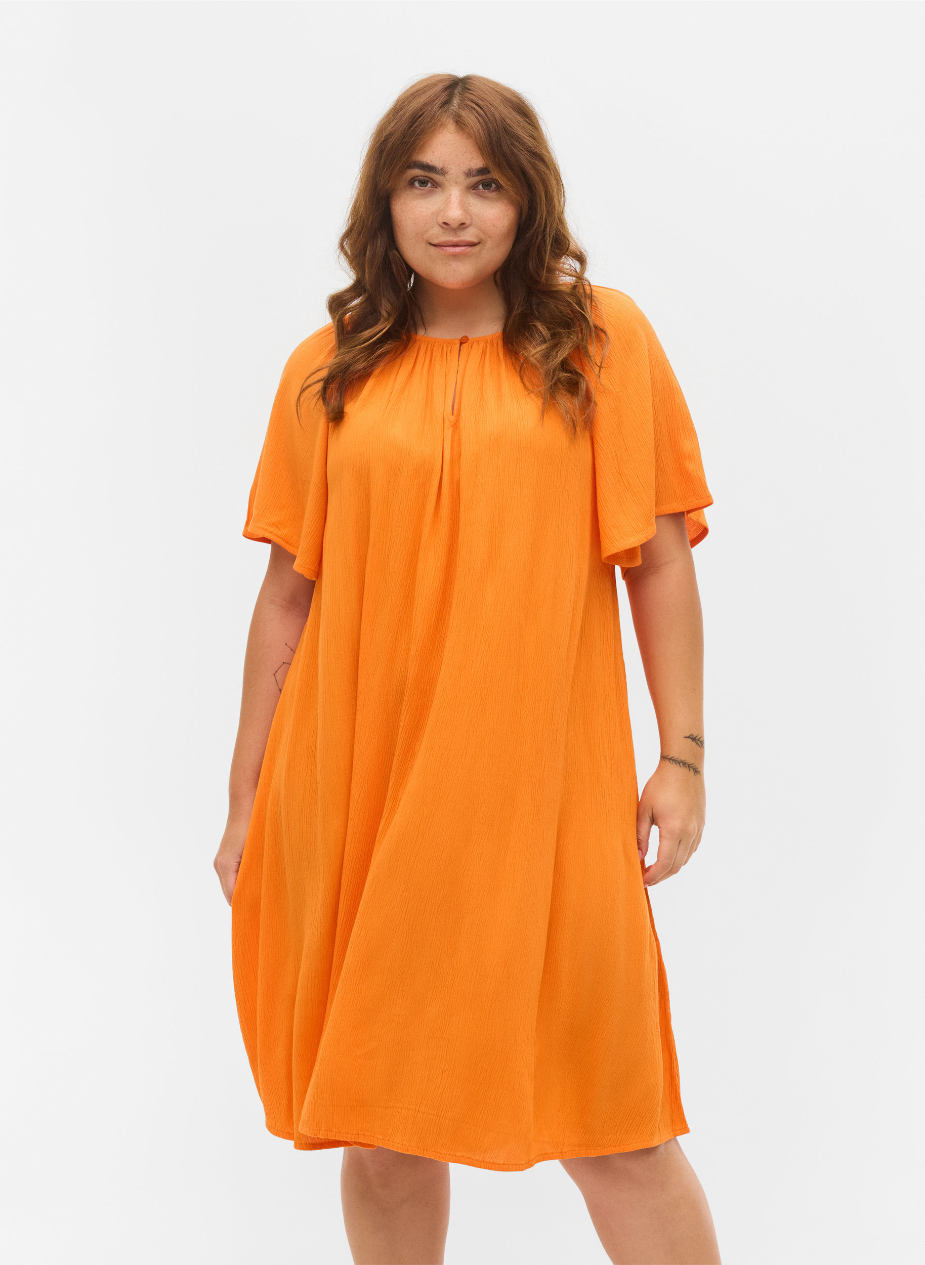 Lyhythihainen mekko viskoosista, Orange Peel, Model