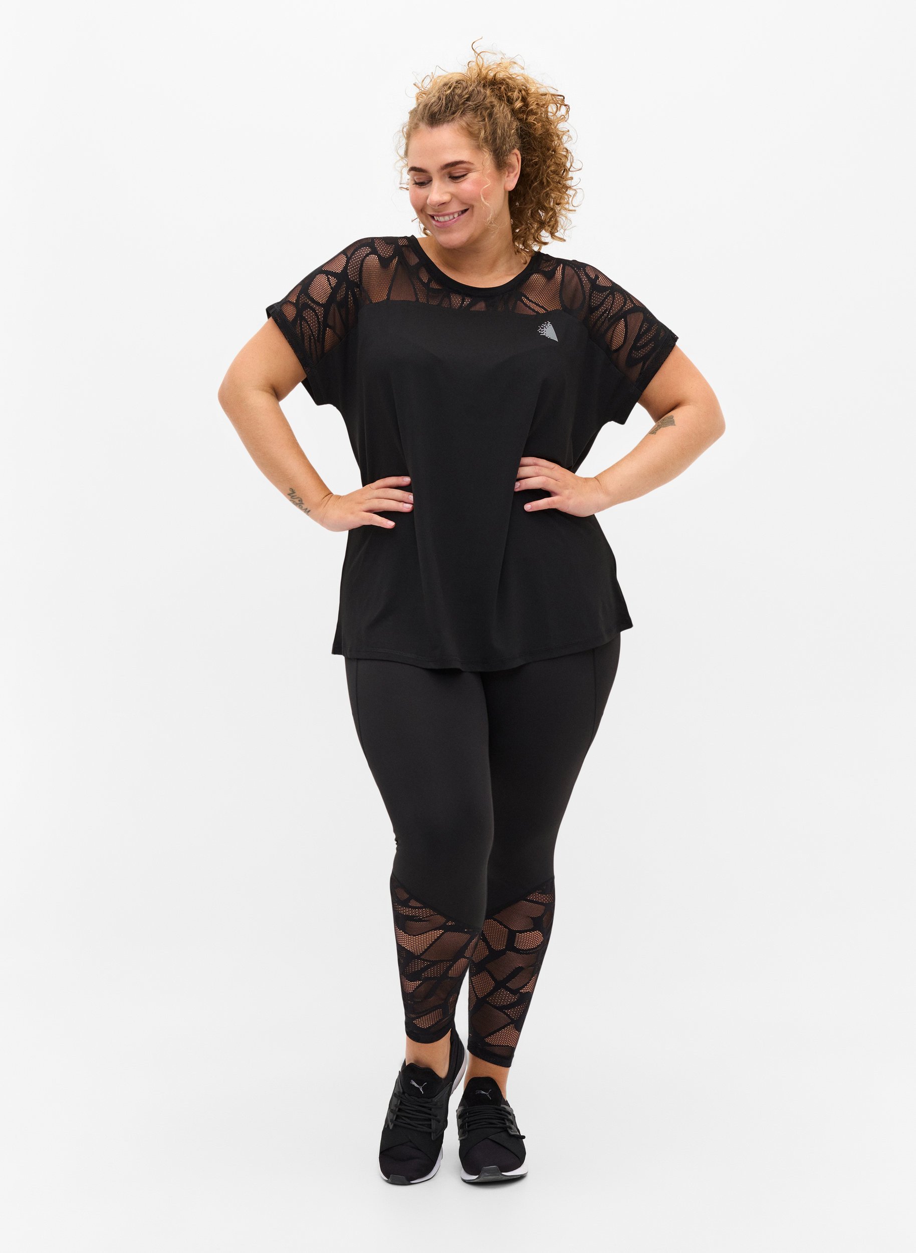 Kropatut treenitrikoot mesh-kankaalla, Black, Model