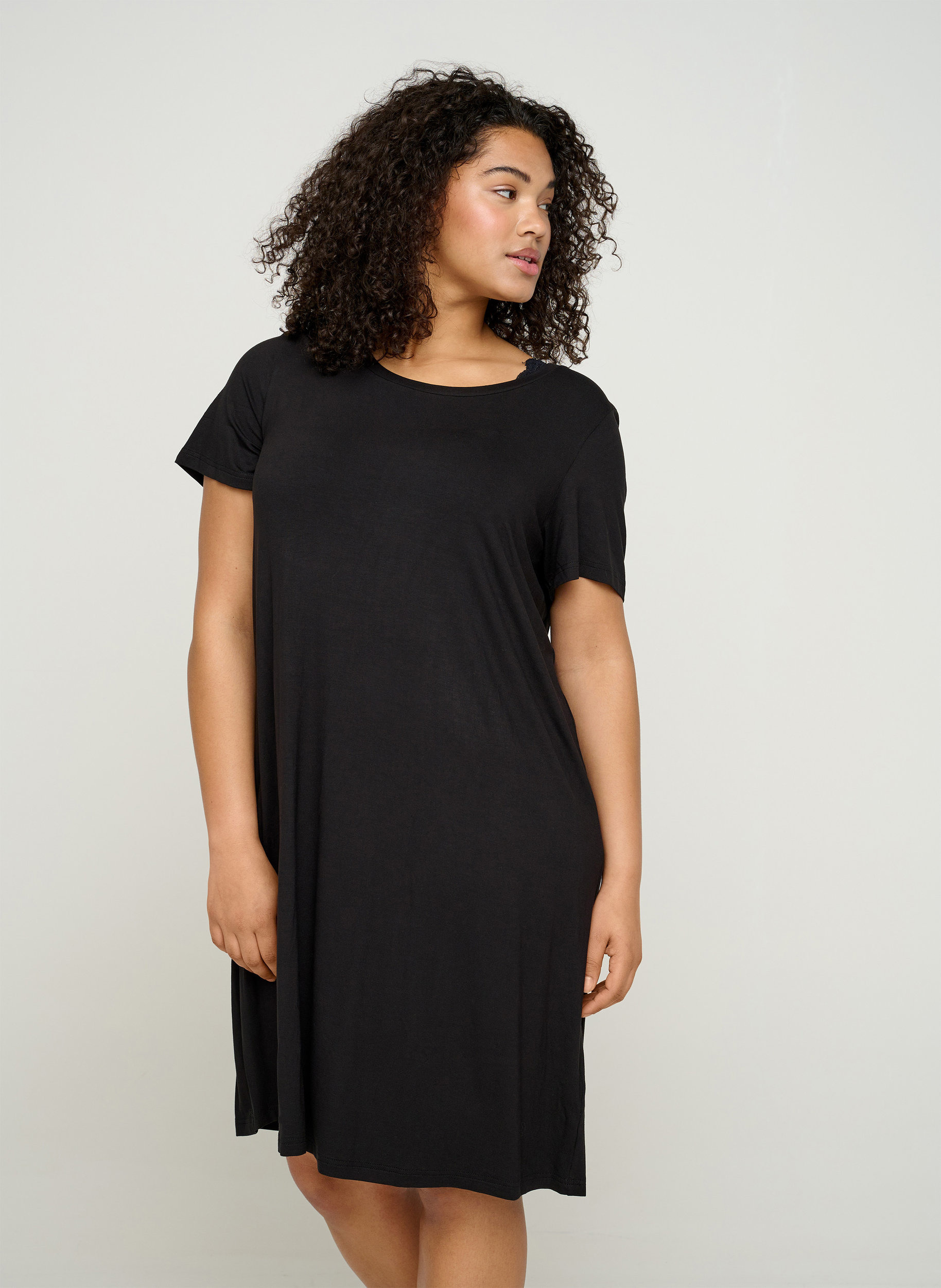 Lyhythihainen mekko, Black, Model