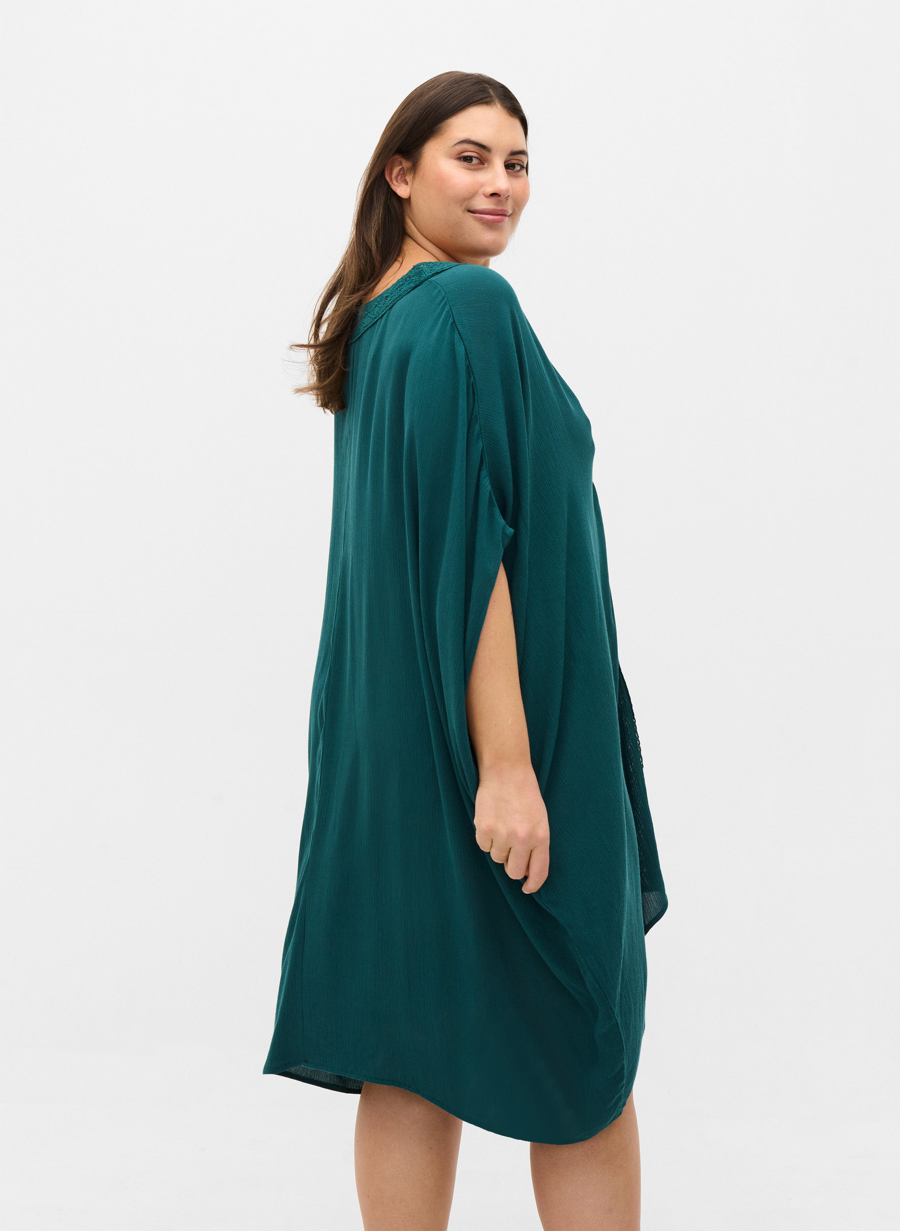 Viskoosista valmistettu rantamekko pitsillä, Deep Teal, Model
