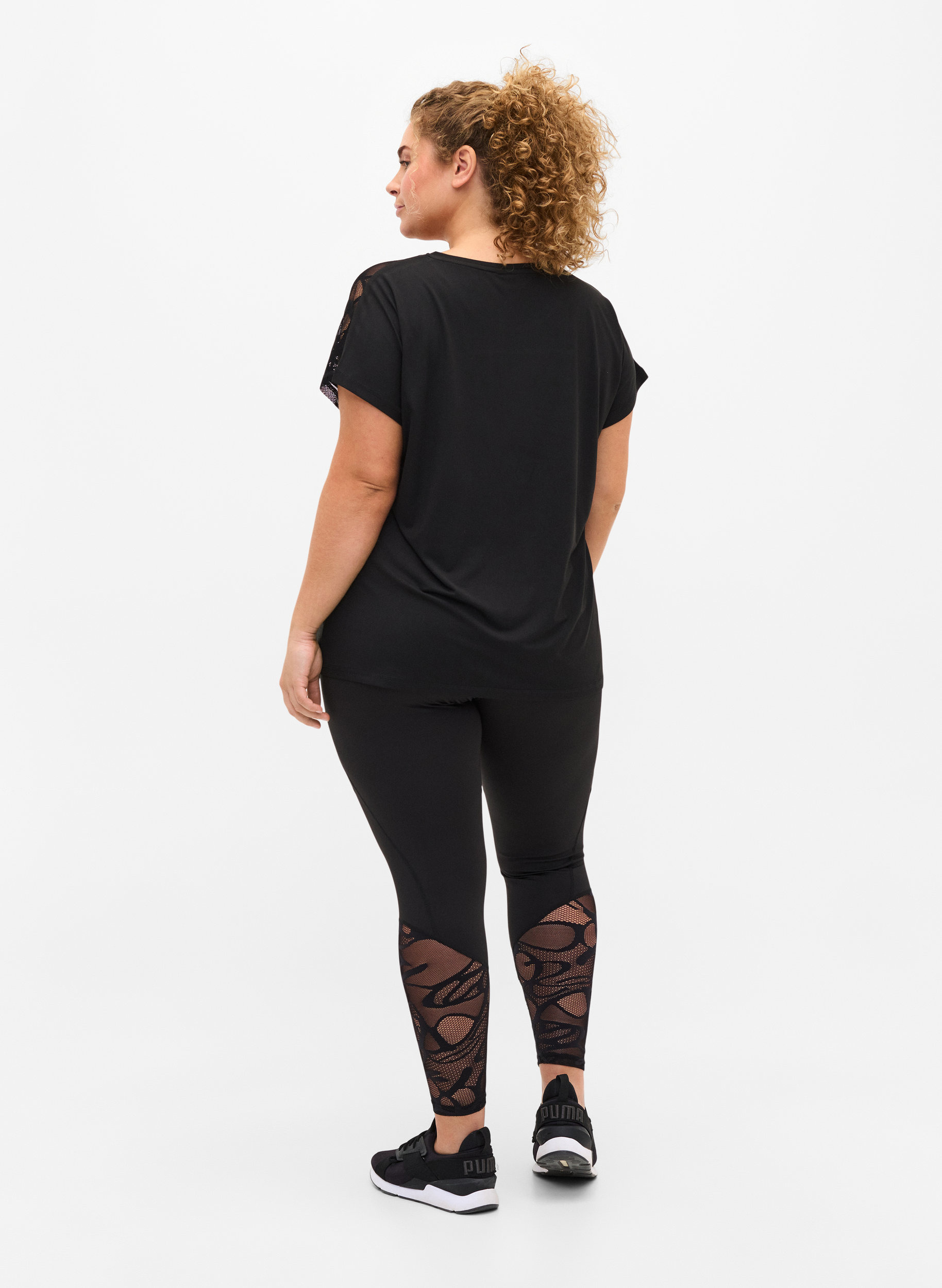 Kropatut treenitrikoot mesh-kankaalla, Black, Model