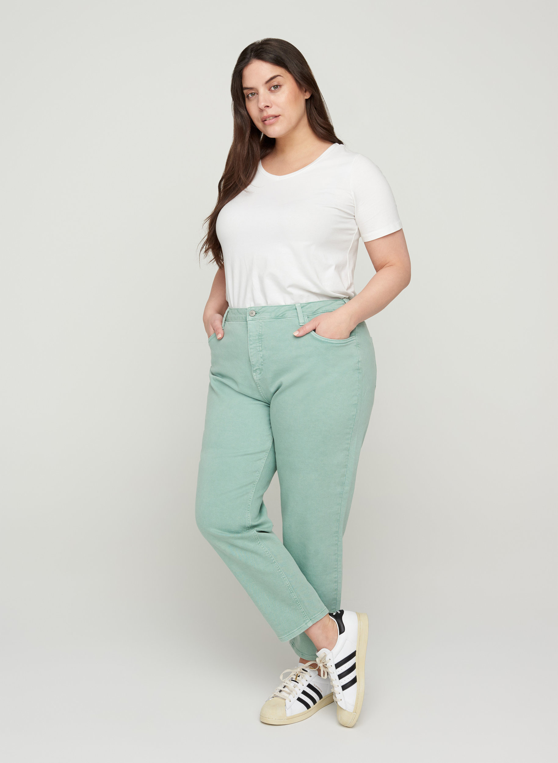 Puuvillaiset mom fit -farkut  , Chinois Green, Model