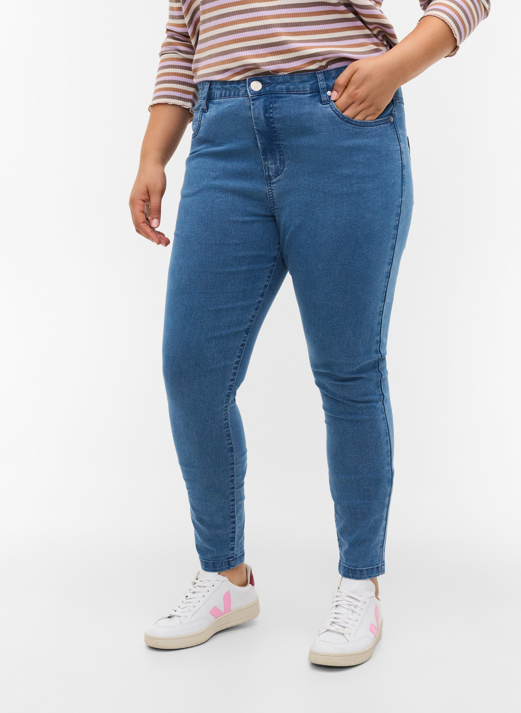 Korkeavyötäröiset super slim Amy farkut, Light blue, Model