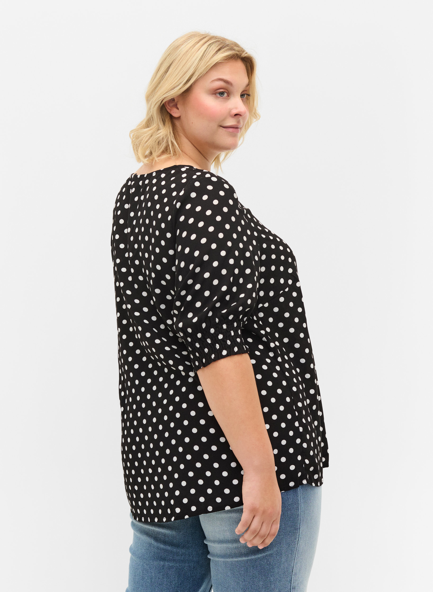 Viskoosipusero kuosilla ja napeilla, Black Dot, Model